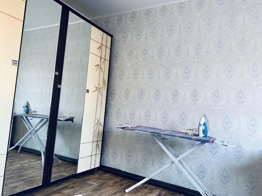 Прусская легенда, Прусская легенда в Калининграде, шкаф с зеркалом, утюг, гладильная доска, утюг три режима, складная  гладильная доска